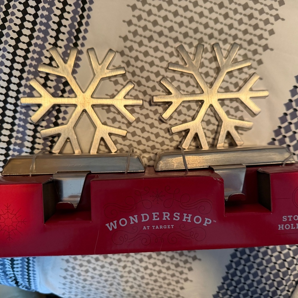 Christmas Wondershop Stocking Holders - Snowflake, Silver (1 pair/2 snowflakes)